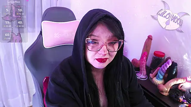 Snapshot of LiloMoon69 chatting on April 22, 2026, 2:18 am LiloMoon69 online show from April 22, 2026, 2:18 am