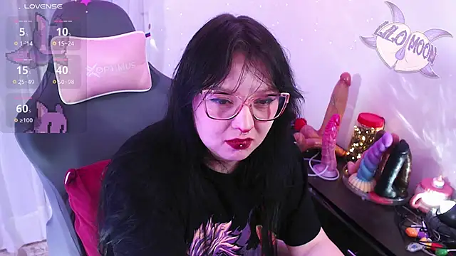 Snapshot of LiloMoon69 chatting on April 21, 2026, 2:51 am LiloMoon69 online show from April 21, 2026, 2:51 am