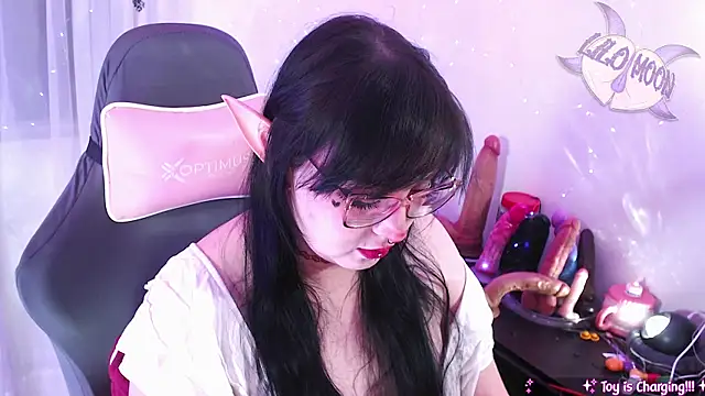 Snapshot of LiloMoon69 chatting on May 18, 2026, 4:07 am LiloMoon69 online show from May 18, 2026, 4:07 am