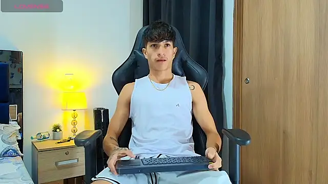  CamiloBass online show from May 1, 2026, 10:48 pm