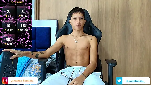 Snapshot of _CamiloBass chatting on October 26, 2025, 7:47 pm CamiloBass online show from October 26, 2025, 7:47 pm