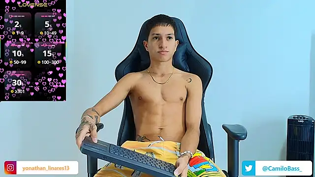 Snapshot of _CamiloBass chatting on October 13, 2025, 7:48 pm CamiloBass online show from October 13, 2025, 7:48 pm