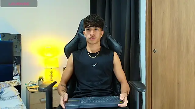  CamiloBass online show from May 5, 2026, 12:57 am