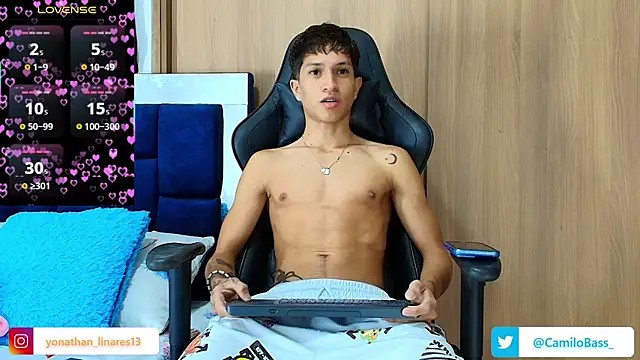 Snapshot of _CamiloBass chatting on November 29, 2025, 12:00 am CamiloBass online show from November 29, 2025, 12:00 am