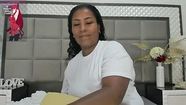 Snapshot of OliviaBurning chatting on October 27, 2025, 7:37 pm OliviaBurning online show from October 27, 2025, 7:37 pm