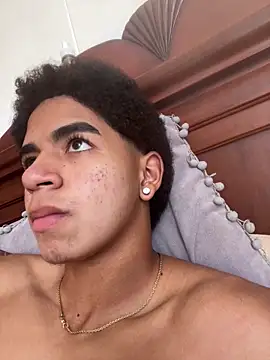 Snapshot of JoanG10 chatting on November 15, 2025, 4:55 pm JoanG10 online show from November 15, 2025, 4:55 pm