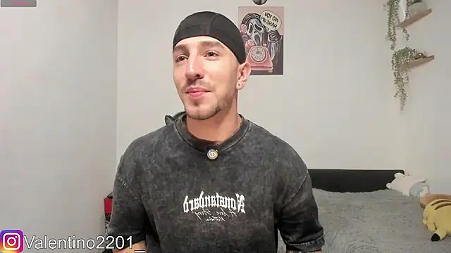 Snapshot of Valentino_Xander chatting on March 6, 2026, 6:41 am Valentino Xander online show from March 6, 2026, 6:41 am