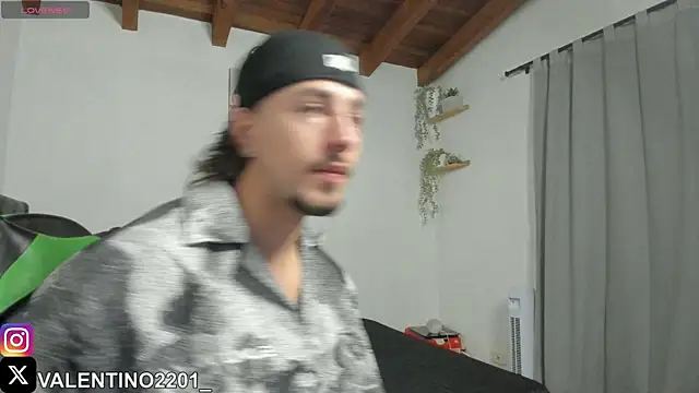 Valentino Xander online show from September 21, 2025, 11:32 pm