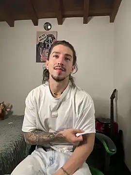 Snapshot of Valentino_Xander chatting on February 13, 2026, 4:45 am Valentino Xander online show from February 13, 2026, 4:45 am