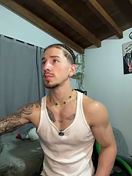 Snapshot of Valentino_Xander chatting on February 20, 2026, 3:47 am Valentino Xander online show from February 20, 2026, 3:47 am