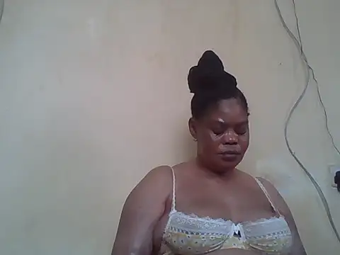 Snapshot of ANALQUEEN4 chatting on August 3, 2026, 12:11 pm ANALQUEEN4 online show from August 3, 2026, 12:11 pm