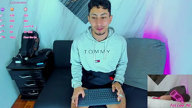 Snapshot of Piggy_Eddy chatting on November 29, 2025, 8:53 pm Piggy Eddy online show from November 29, 2025, 8:53 pm