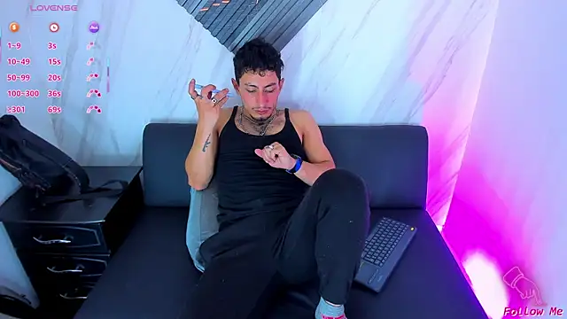 Snapshot of Piggy_Eddy chatting on December 3, 2025, 8:30 pm Piggy Eddy online show from December 3, 2025, 8:30 pm