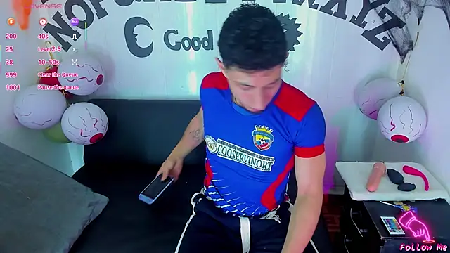 Snapshot of Piggy_Eddy chatting on October 22, 2025, 8:41 pm Piggy Eddy online show from October 22, 2025, 8:41 pm