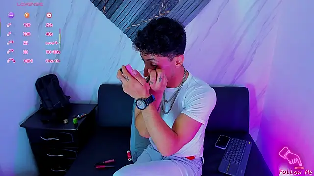 Snapshot of Piggy_Eddy chatting on December 2, 2025, 9:05 pm Piggy Eddy online show from December 2, 2025, 9:05 pm