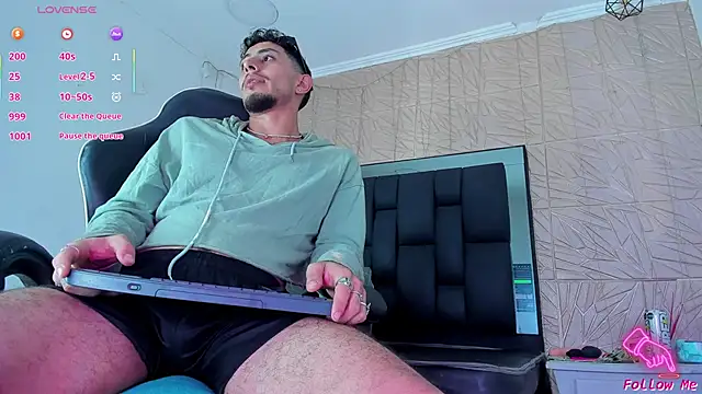 Snapshot of Piggy_Eddy chatting on October 14, 2025, 5:19 am Piggy Eddy online show from October 14, 2025, 5:19 am