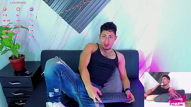 Snapshot of Piggy_Eddy chatting on November 26, 2025, 8:09 pm Piggy Eddy online show from November 26, 2025, 8:09 pm