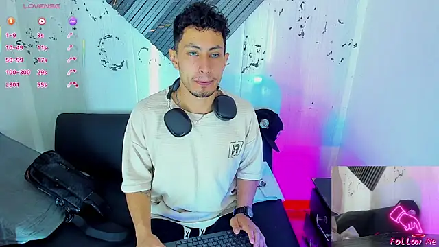 Snapshot of Piggy_Eddy chatting on November 21, 2025, 12:59 pm Piggy Eddy online show from November 21, 2025, 12:59 pm