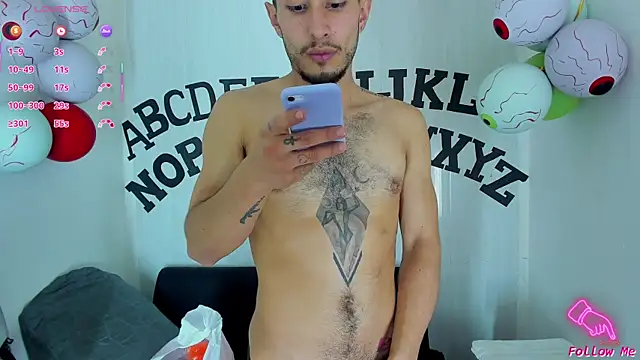 Snapshot of Piggy_Eddy chatting on October 19, 2025, 8:44 pm Piggy Eddy online show from October 19, 2025, 8:44 pm