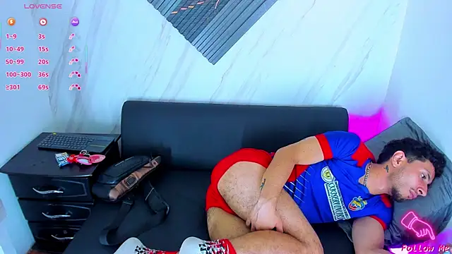 Snapshot of Piggy_Eddy chatting on December 5, 2025, 9:12 pm Piggy Eddy online show from December 5, 2025, 9:12 pm