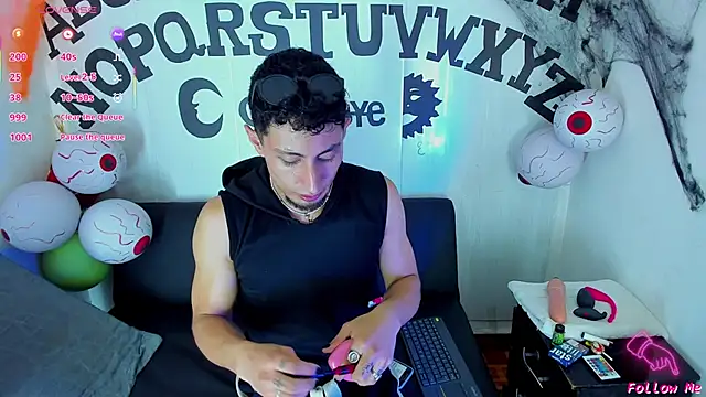 Snapshot of Piggy_Eddy chatting on October 23, 2025, 8:29 pm Piggy Eddy online show from October 23, 2025, 8:29 pm