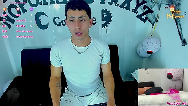 Snapshot of Piggy_Eddy chatting on October 31, 2025, 7:21 pm Piggy Eddy online show from October 31, 2025, 7:21 pm