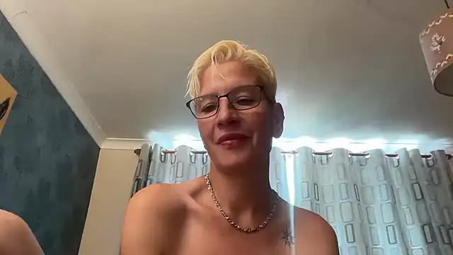 Snapshot of JennyHazel1 chatting on July 20, 2026, 12:18 pm JennyHazel1 online show from July 20, 2026, 12:18 pm