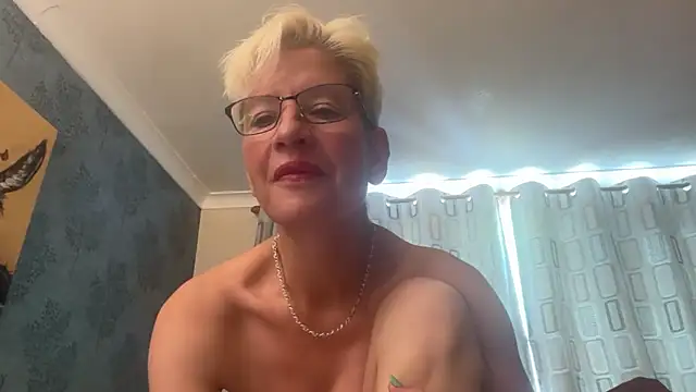 Snapshot of JennyHazel1 chatting on June 15, 2026, 11:32 am JennyHazel1 online show from June 15, 2026, 11:32 am