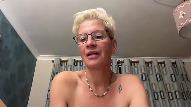 Snapshot of JennyHazel1 chatting on July 28, 2026, 8:52 pm JennyHazel1 online show from July 28, 2026, 8:52 pm