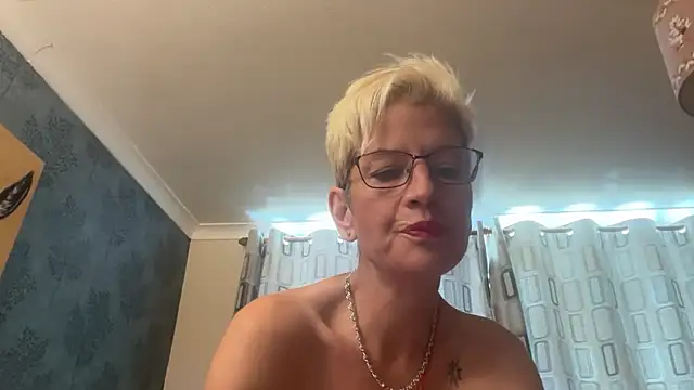 Snapshot of JennyHazel1 chatting on June 21, 2026, 1:39 pm JennyHazel1 online show from June 21, 2026, 1:39 pm