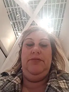 Snapshot of Mara-24 chatting on December 5, 2025, 4:05 pm Mara-24 online show from December 5, 2025, 4:05 pm