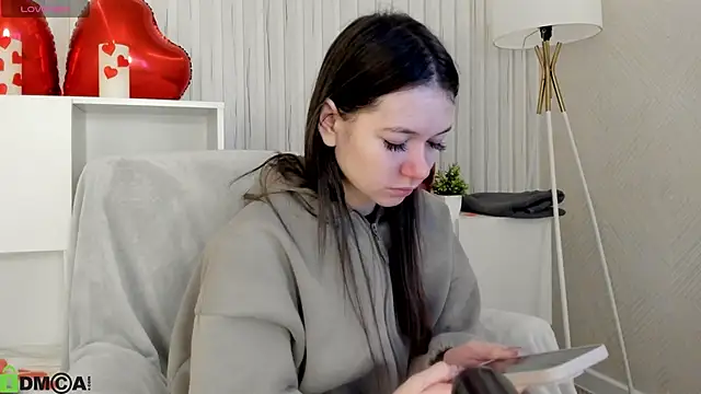 Nicole Charm online show from March 10, 2026, 11:42 pm