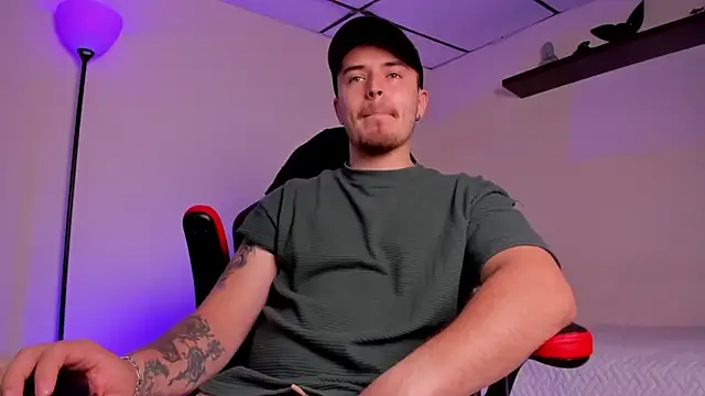 Snapshot of james_connor2 chatting on November 10, 2025, 6:46 pm james connor2 online show from November 10, 2025, 6:46 pm