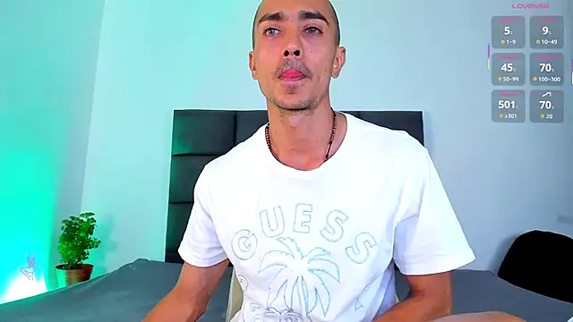 Snapshot of steven_hott8 chatting on December 15, 2025, 4:13 pm steven hott8 online show from December 15, 2025, 4:13 pm