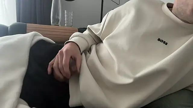 leohotleohot online show from December 23, 2025, 8:35 am