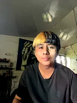 Snapshot of FlpGmz chatting on November 1, 2025, 6:35 pm FlpGmz online show from November 1, 2025, 6:35 pm