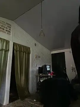 Snapshot of FlpGmz chatting on October 19, 2025, 5:48 pm FlpGmz online show from October 19, 2025, 5:48 pm