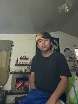 Snapshot of FlpGmz chatting on October 31, 2025, 7:54 pm FlpGmz online show from October 31, 2025, 7:54 pm