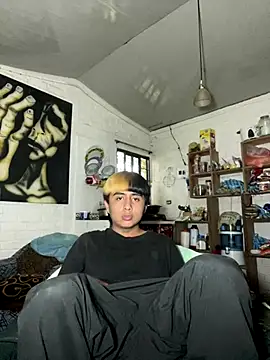 Snapshot of FlpGmz chatting on October 29, 2025, 9:58 pm FlpGmz online show from October 29, 2025, 9:58 pm