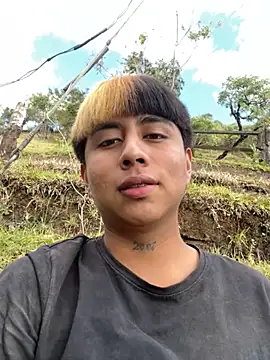 Snapshot of FlpGmz chatting on October 2, 2025, 9:07 pm FlpGmz online show from October 2, 2025, 9:07 pm