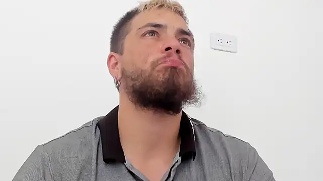 Snapshot of Beard_xox chatting on July 15, 2026, 8:27 pm Beard xox online show from July 15, 2026, 8:27 pm