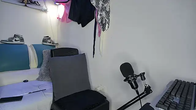 Leenar Key online show from March 21, 2025, 2:50 am