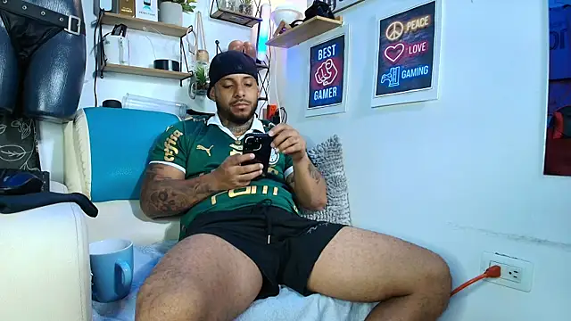 Snapshot of Leenar_Key chatting on May 29, 2026, 8:37 pm Leenar Key online show from May 29, 2026, 8:37 pm