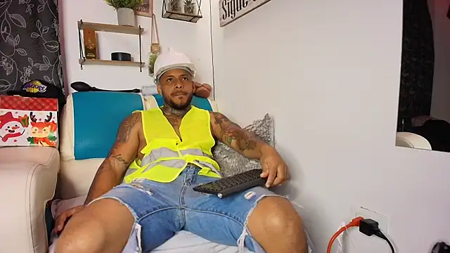 Leenar Key online show from September 30, 2025, 1:44 am