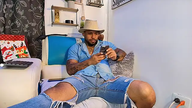 Leenar Key online show from October 11, 2025, 4:41 pm