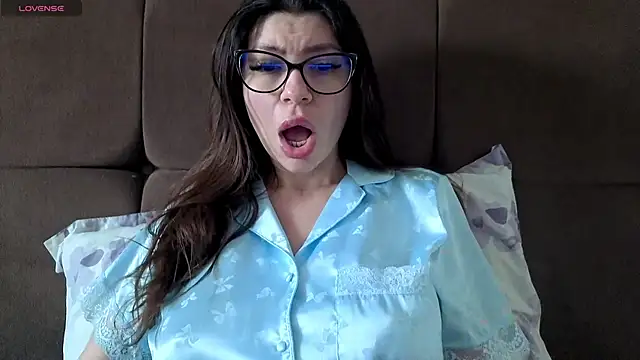 Snapshot of Jullyenn3 chatting on March 10, 2026, 2:43 pm Jullyenn3 online show from March 10, 2026, 2:43 pm