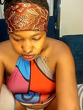 Snapshot of Pretty_tiffany chatting on October 8, 2025, 11:05 pm Pretty tiffany online show from October 8, 2025, 11:05 pm