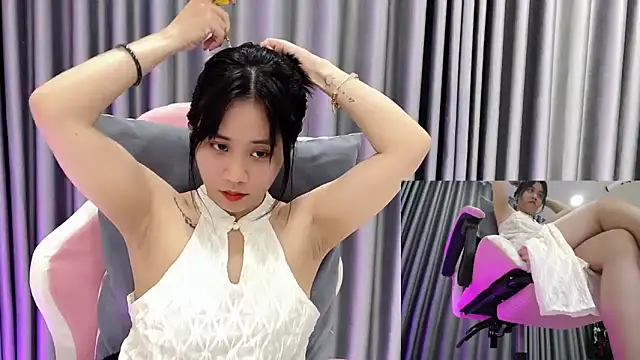 Snapshot of -rosiie- chatting on March 18, 2025, 2:29 am -rosiie- online show from March 18, 2025, 2:29 am