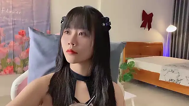 Snapshot of -rosiie- chatting on March 3, 2025, 2:49 pm -rosiie- online show from March 3, 2025, 2:49 pm