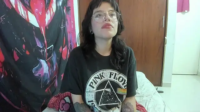 Snapshot of Lucyfx666 chatting on December 17, 2025, 5:23 am Lucyfx666 online show from December 17, 2025, 5:23 am